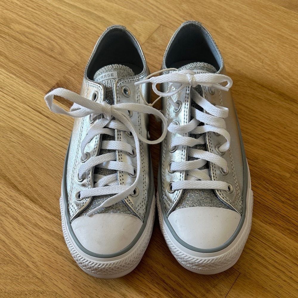Silver and glitter converse size 7 NWOT
